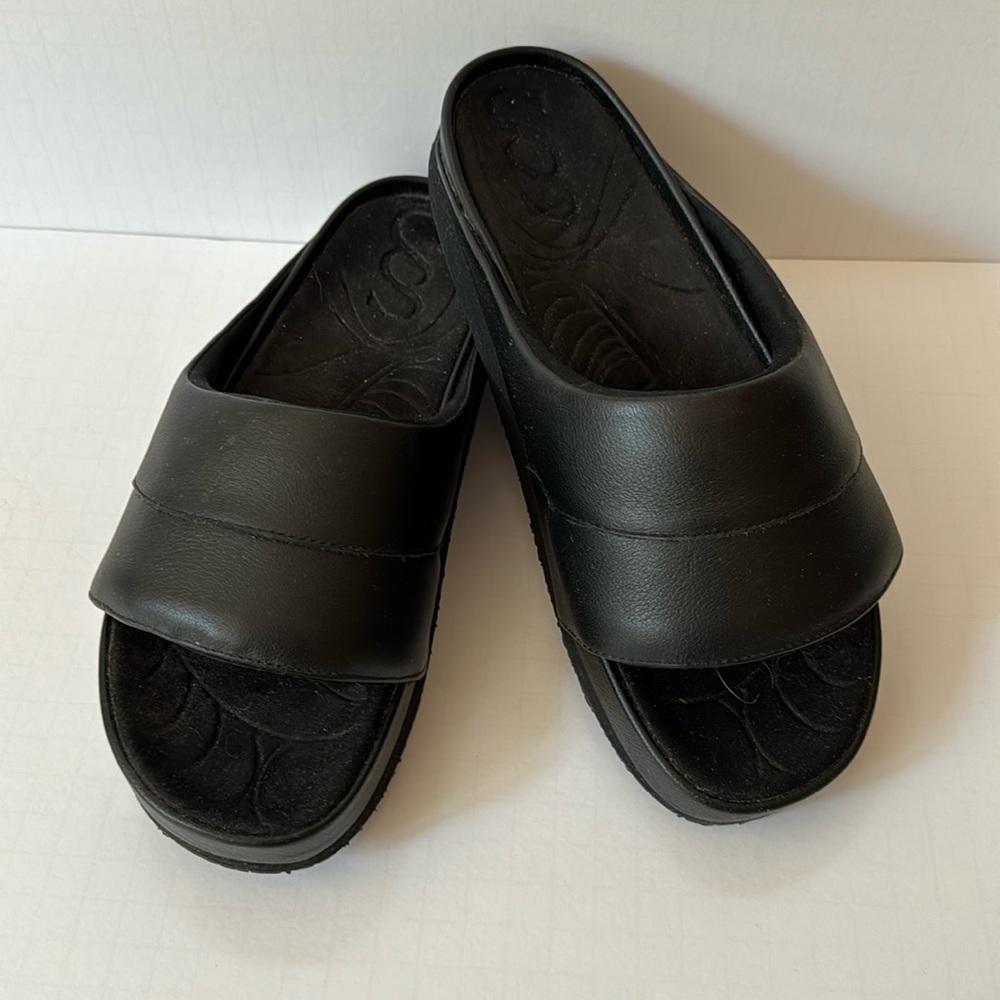SAYSH Women Slides Black Leather Upper Strap Slip on